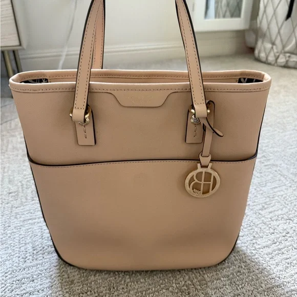 Classic Henri Bendel bag - Picture 1 of 9